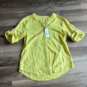 NWT Cupio Women's Chartreuse Roll-Tab Sleeve Top Size Medium Linen Blend